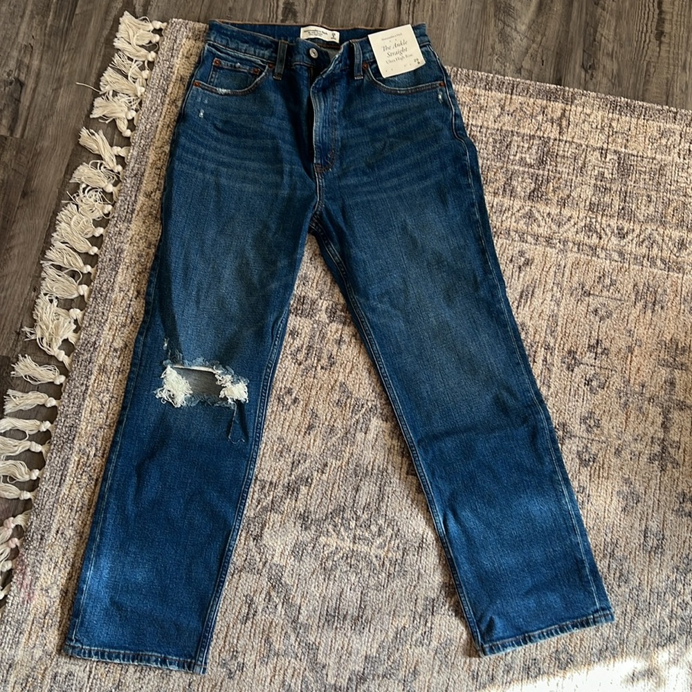 *Brand New* Abercrombie Ultra High Rise Ankle Straight Jean